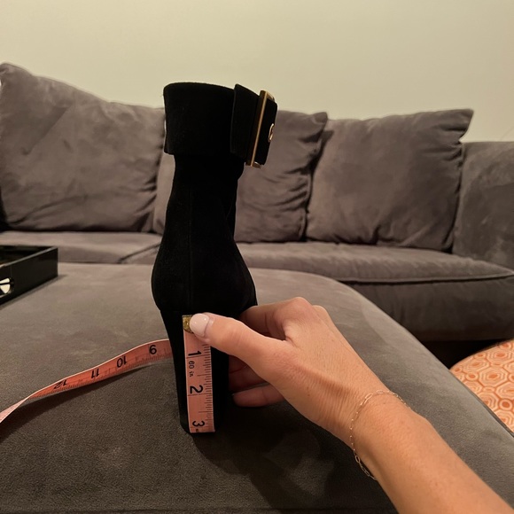 Gucci black suede ankle boots with gold buckle - Picture 9 of 10